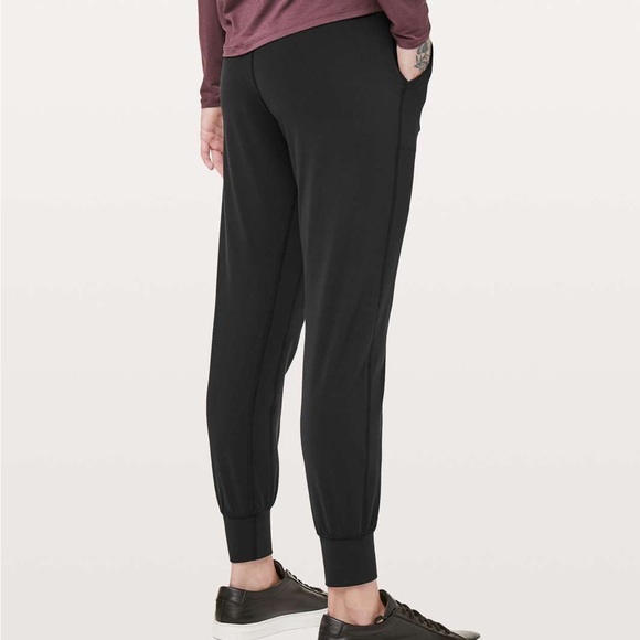 NWOT LULULEMON BLACK ALIGN JOGGER SIZE 4 28” INSEAM NULU FABRIC - Picture 2 of 10